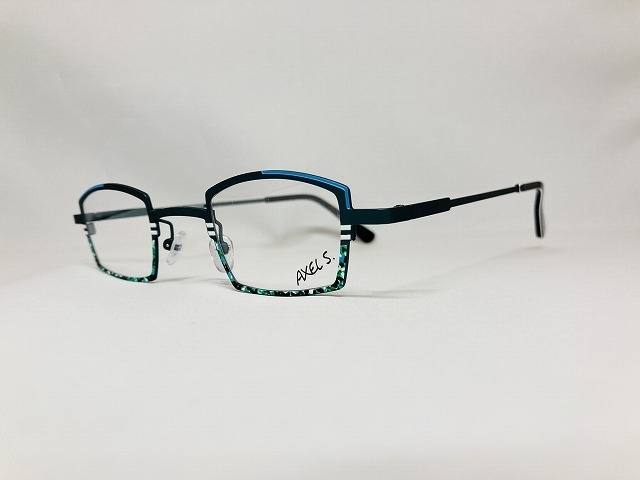 「ブルーグリーンカラーの正方形メタルメガネ（ドイツデザイン）」