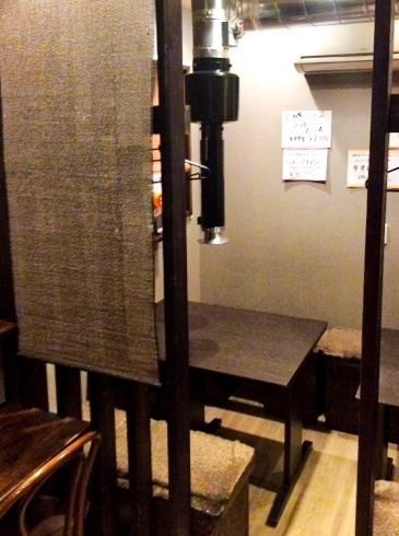 個室感溢れる一階テーブル席「【北浦和 しちりん居酒屋】寒くなってきたので始めちゃいますー第２弾ー」