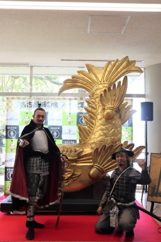 「名古屋城の金シャチレプリカが宮崎空港に展示！」