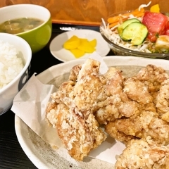今日は加古川駅近くでランチ♪　大好きなからあげ定食です！