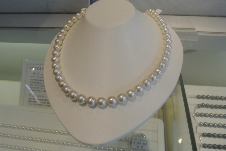 すこしクリーム色の入った真珠ネックレス（調色）「真珠のこと…。その２」