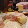bistro coma(ビストロ コマ)西船橋で、原木をカットする贅沢な生ハムランチ