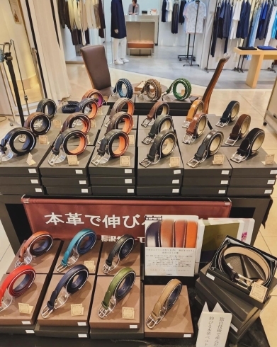 店内風景「日本橋髙島屋で販売中！本革で伸びるベルトが老舗百貨店で皆様をお出迎え致します。」