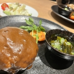 黒毛和牛のハンバーグが1,100円！　『鉄板焼き　九九』のプチ贅沢ランチ【西船橋】