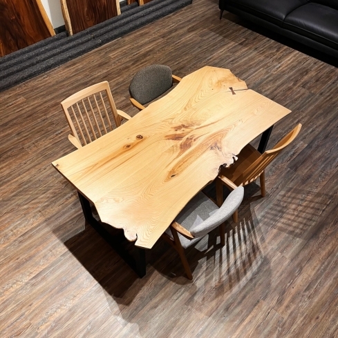 「[ちょうどいいサイズのテーブル]のご紹介。一枚板テーブル、無垢のテーブル、ダイニングテーブルのご紹介。札幌市清田区の家具の店、Ties interior。」