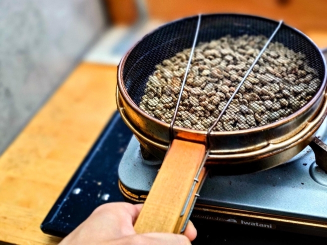 日々、必要な量だけを手作業で焙煎しております「岡山市北区のカフェ、ベニーノコーヒーでこだわりの自家焙煎珈琲豆が半額に！」