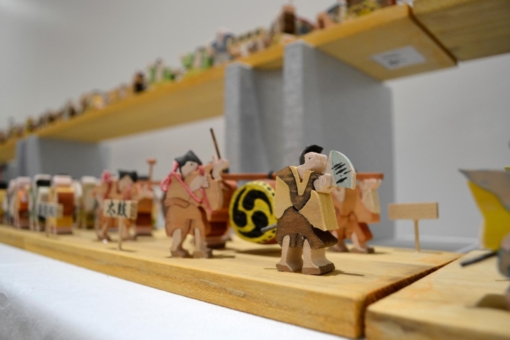 「キーノ和歌山3F共用部にて「組み木人形展（和歌祭）」開催中です！」