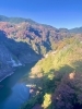 相模ダムの奥の紅葉