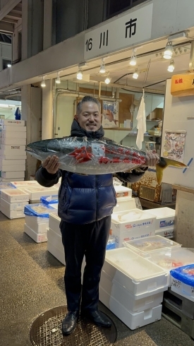 船橋市場で朝4時の魚介の仕入れ「Bar篠崎　2024年2月の店休のお知らせ」