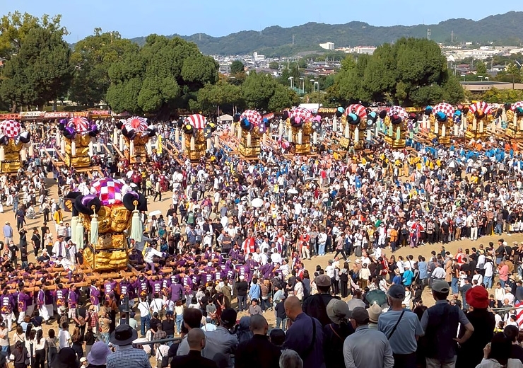 2025年10月17日撮影|グラウンドいっぱいに20台が集結(山根グラウンド統一寄せ)