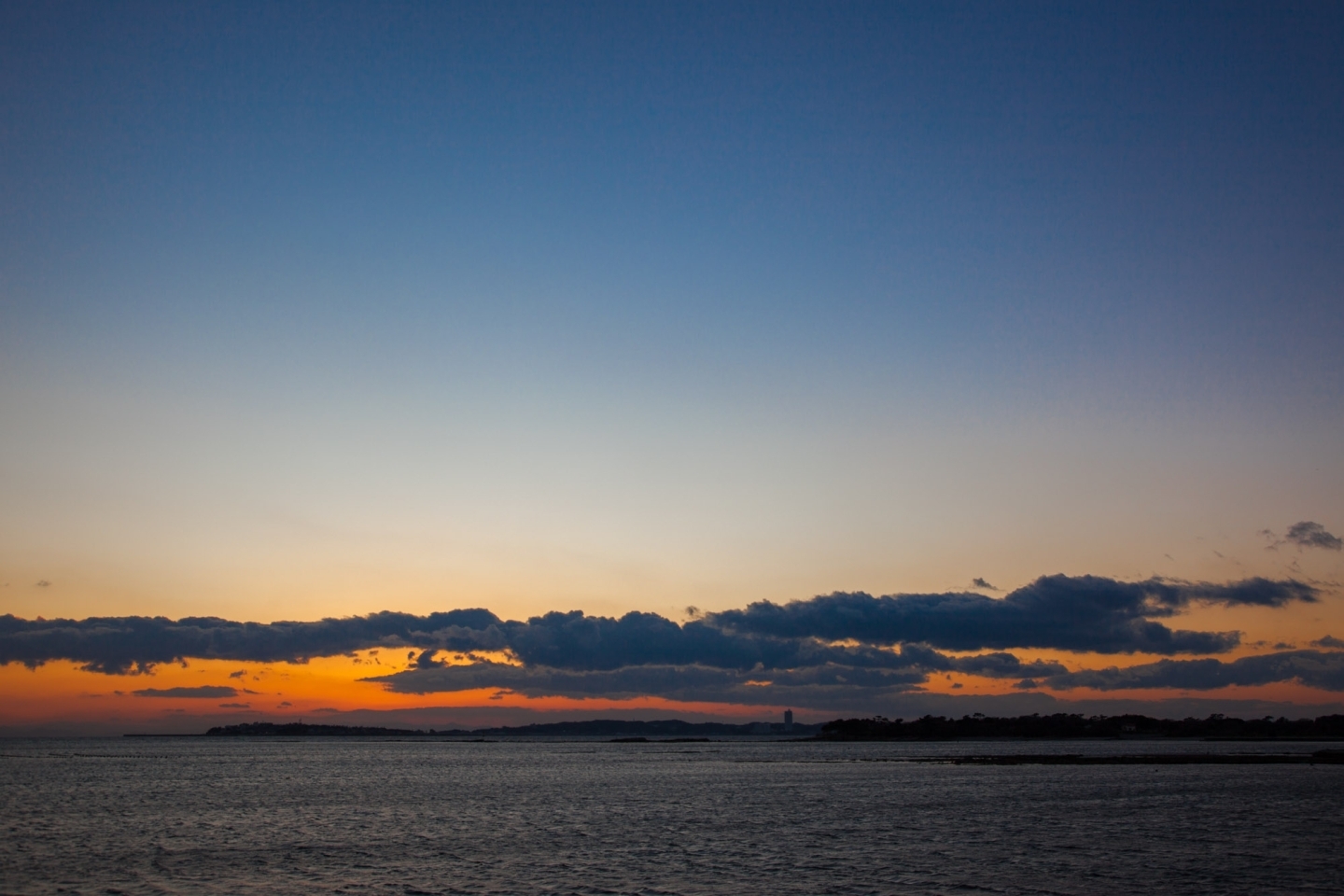佐久島の夕日は息を呑む美しさです