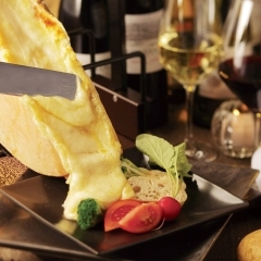 ラクレットチーズとワインで楽しむ「サマーディナーブッフェ」ペアチケット
