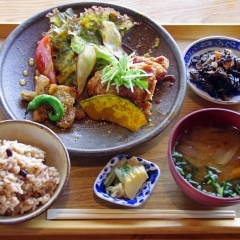 ※閉店※『野菜食堂こやま』で重ね煮と旬の野菜をまるごといただきます！【北区エリア】