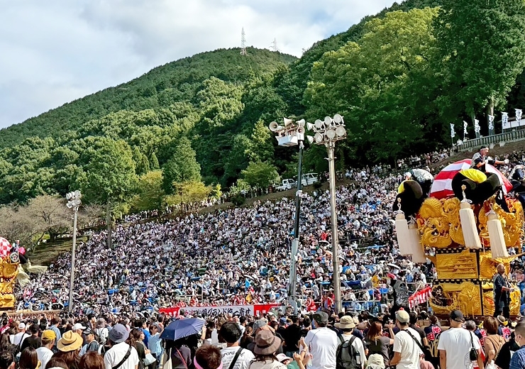 2025年10月17日撮影|満員御礼!今年も多くの観客で埋め尽くされていました(山根グラウンド統一寄せ)