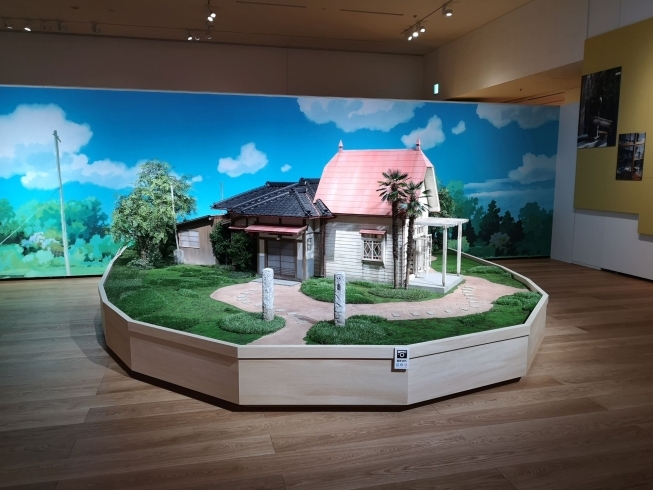 「サツキとメイの家」の模型。「長野県立美術館「ジブリパークとジブリ展」の楽しみかた！」