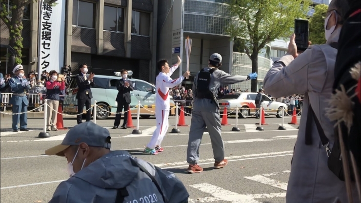 出発された田中選手。大きな拍手に包まれました「東京2020オリンピック聖火リレー、和歌山に」