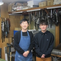「伸びる本革ベルト」右向け左の挑戦!
