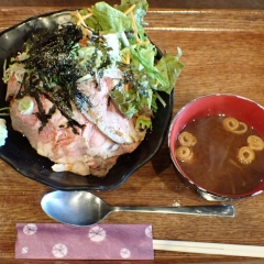 『牛タン一番亭』　ローストビーフ丼