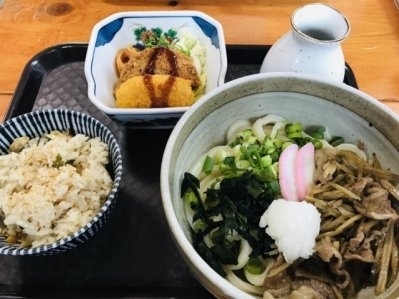 艶と弾力がある麺が魅力の手打ちうどん