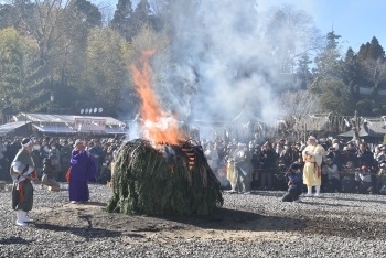 納め札お焚き上げ   柴灯大護摩供