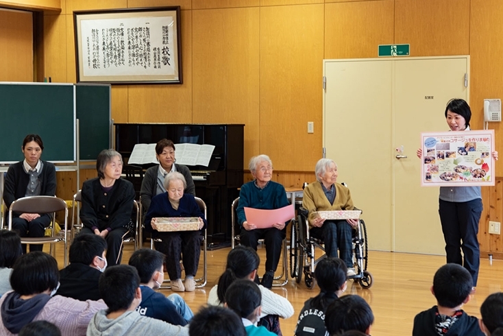 卒業する児童の皆さんへご紹介「令和初・卒業の児童に「手作りコサージュ」をプレゼント！」