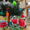 農産物直売所「直売所のXmas treeには“にんじん”や“じゃがいも”が⁈」