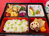 「５月５日こどもの日、病院では恒例の「松花堂弁当」でお祝いをしました」