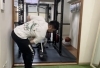 股関節に体重が乗っていないと体が浮き上がります「ゴルフのスイング時の浮上がりを予防するおすすめエクササイズ2つ｜パーソナルジム川口・西川口」