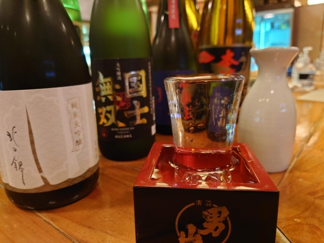 各種日本酒「厳選お刺身、日本酒、ワインが楽しめる！」