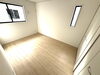 島田市宝来町🏠洋室「【完成済みのため即内覧可♪】島田市宝来町🏠限定１棟！みらいエコ補助金３５万円対象✨並列駐車２台🚗アピタ島田店徒歩４分のお買い物に便利な立地！ＬＤＫ１９.２帖♪安心の防犯カメラ付き♪島田市でのおうちさがしは不動産の３９へお任せください🐰🏠」