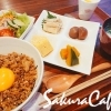 東新宿駅と新大久保駅の間に佇む、とっても清楚なカフェ「Sakura Cafe」でゆったりとランチ。
