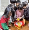 ４歳ちゃん達、とにかくみんな集まってわいわい😊「南区＆下京区のピアノ教室のXmasコンサート♪初めてでどきどきの４歳、大きな成長！頑張ったら弾けたと大満足の笑顔【京都市南区＆下京区のピアノ・リトミック・英語リトミック・ベビーリトミック】」
