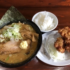 『麺屋　八丸』　焙煎味噌豚骨らーめん