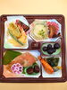 「お弁当　折詰め　つまみ折り　🎵」