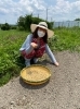 唯一マシな夫人の一枚(ゆか山紀信、撮影)。「真っ白に燃え尽きた、夫人。【まいぷれ・西京区・南区・編集部】」