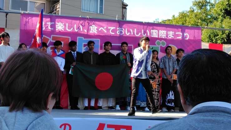 初めて日本語で曲を作ったという学生さんの歌「小春日和の中参加してきました。」