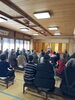 和やかな雰囲気でお寺の催しに参加「笑いと拍手に包まれた春のひととき｜第15回「御瀧寄席」開催御礼」