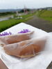 桜鮎「鯉のぼりが沢山上がっている吉野川河川敷と鶴萬々堂さんのこどもの日の柏餅」