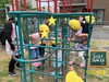 ジャングルジムに挑戦！！！「フェイスシールドにワクワク♡／今日のお散歩♡【交野市・小規模保育園】」