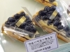 「地元で愛されている「パティスリーひらおか」さんは、ケーキ・タルト・焼き菓子・プリンなど、幅広いラインナップが魅力です。特に季節の食材を使った旬のタルトが人気でとても美味しい！」
