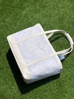 ホワイトレースのキャリーバッグ「Luxeフェア　(*´ω｀)」