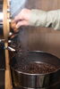 直火焙煎の本格薫るコーヒー「直火焙煎で引き出す、香りと風味のバランス」