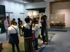 真剣にお話をきいています！「市内の小学生が「ふるさと学習」で来館！」