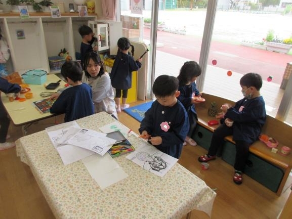 年少♡自分の好きな遊びが見つかったかな🔍？「幼稚園生活がはじまりました🍀🐤」