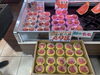 山梨県産 桃！お口いっぱいに広がる豊かな甘みとみずみずしさ🍑「【枚方市駅徒歩１分】旬の果物が大集合！甘くてジューシーなメロン・桃・ぶどう・カットフルーツが入荷中🍑🍈🍇新鮮果実 日野屋（ビオルネ枚方地下1階）」