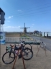 ふるさと広場は春はチューリップ、夏はヒマワリ、秋はコスモスと楽しめます。「UPs自転車部、6年目の再スタート。長時間有酸素で「しんどい大人」を救いたい」