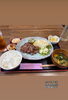 ジューシーなお肉を堪能「夜も大歓迎！ボリューム満点からあげ定食はご飯おかわり1杯無料🍚」