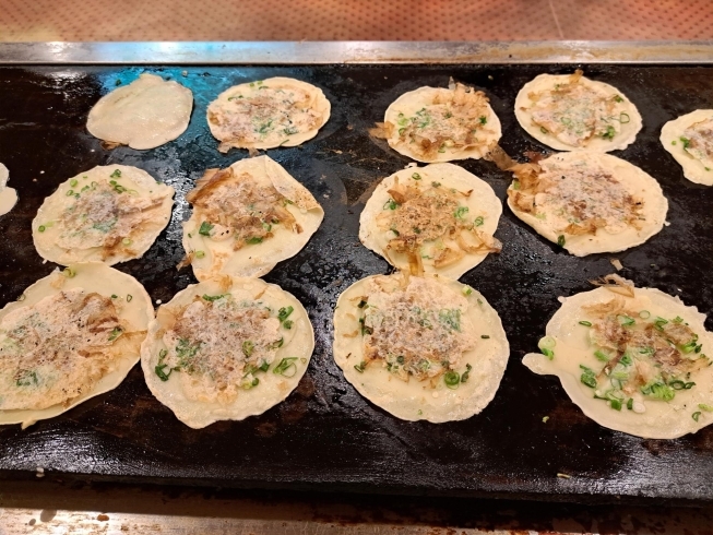 🏢弊社🏢の名物。　醤油味がして美味しいよ「🍺ビアホール🍺の　　前売り回数券(１０名来店で１名無料)販売中」