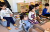 読み聞かせを見ている子供達「第6回ワークショップ『KOPPA（コッパ）』レビュー」