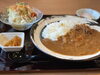 サラダ付ボリューム満点！「暑い日も乗り切る！　スパイスが効いたカレーはいかがですか？」
